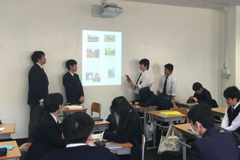 英語の授業でポスター制作に挑戦