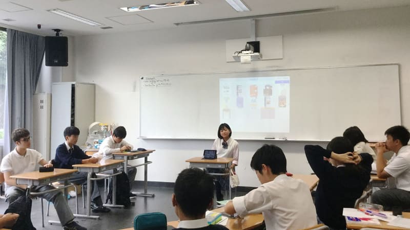 小説を執筆する前に取り組んだ「ビブリオバトル」では、生徒たちが電子図書館で読んだ本の面白かった所を力説