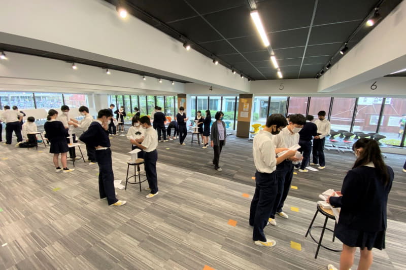 これって学校の授業？チームビルディングを学ぶ「ペーパータワー」も授業で実施