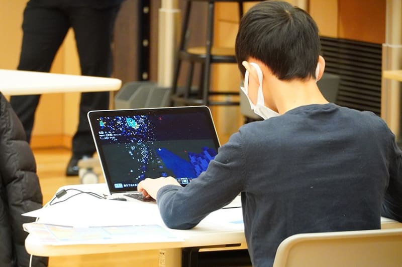 最後に花火が上がるかどうかを、もう一度確認。制作中にトラブルがあっても、データはすべて保存されている