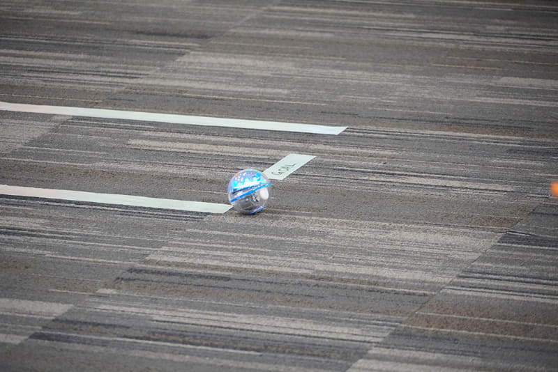 ゴールの端ではなく、「ゴール」と書かれたテープの上でスフィロが止まるよう、粘り強く試行錯誤