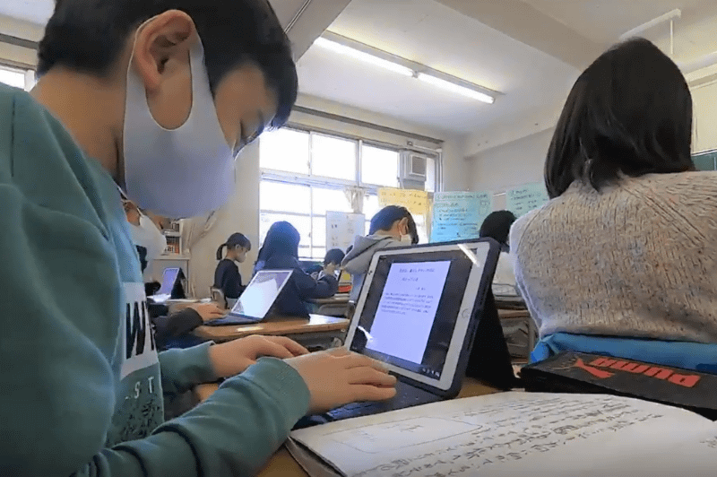 2ヵ月間、1人1台環境を実証実験したときは、GIGAスクール構想で整備されるiPadを使用
