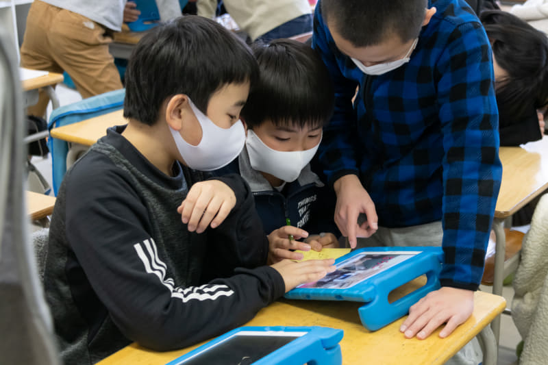 横浜市はGIGAスクール構想前から、市内全小学校に学校共用のiPadを41台ずつ配備している。