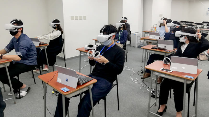 Oculus Quest 2の登場で、性能的にも価格的にもVRヘッドセットはかなり身近になったとはいえ、まだ「異物感」はぬぐえない