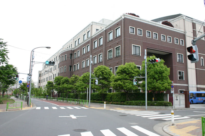 東京成徳大学中学・高等学校（東京都北区）。建学の精神は「徳を成す人間の育成」