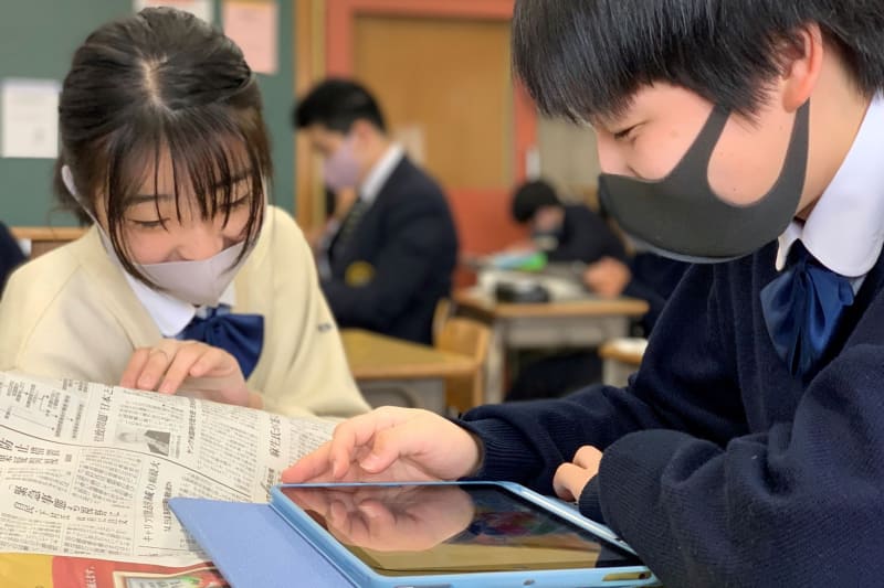 デジタルとアナログ、両方の良さに触れる授業を実施