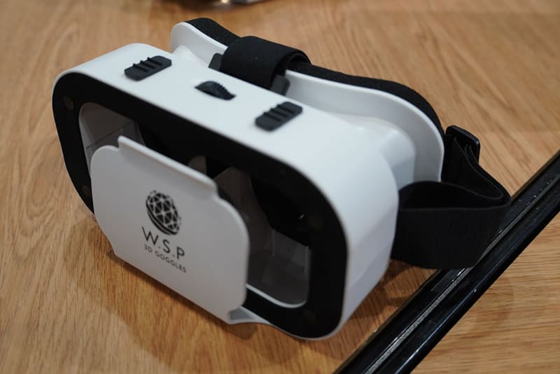 スマートフォンをセットすることでVRが見られるゴーグル。全員分の貸出可能