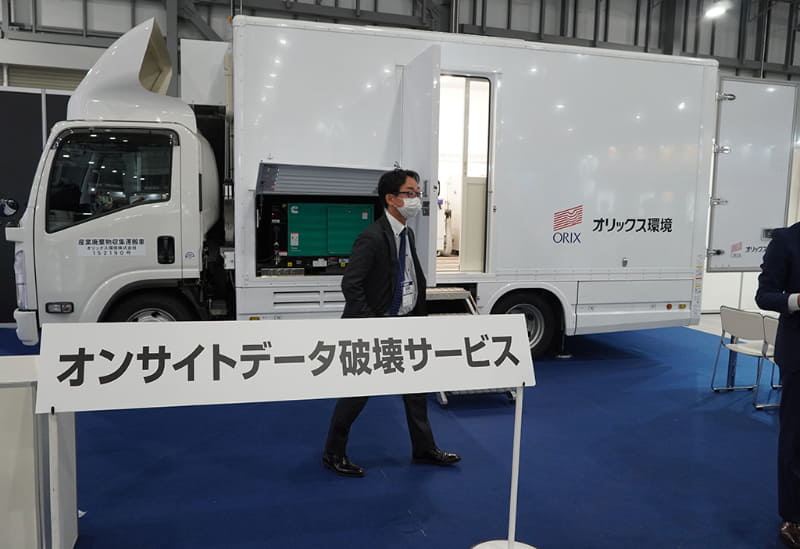 会場の一番奥に車両が展示されていた?!