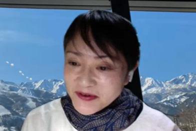 両川晃子氏は、心理師として病院や学校でのカウンセリングに携わる