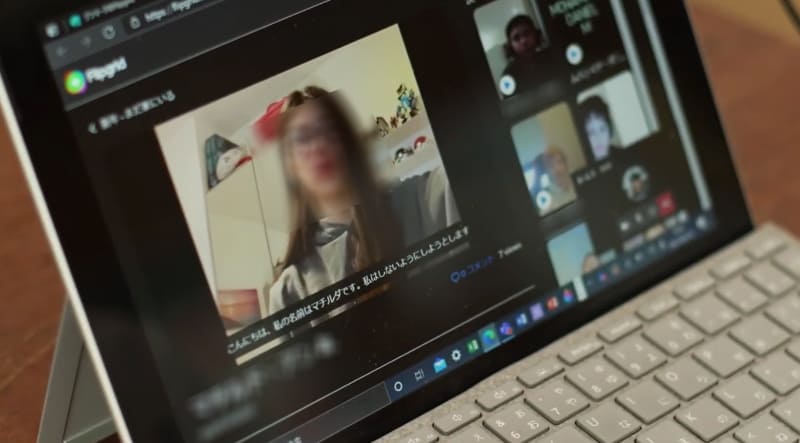 Flipgridを活用し、ビデオメッセージで海外と交流。Flipgridのキャプチャやイマーシブリーダーを使って、内容や単語の意味を理解する（佐藤教諭提供）