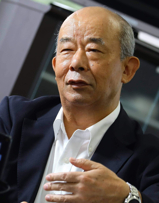 戸ヶ﨑勤氏。中学校教諭、小中学校長、戸田市及び埼玉県教育委員会 指導主事等を経て、2015年4月1日より戸田市教育委員会教育長に就任。自治体と産官学の連携にいち早く取り組み、教育改革を推進。文部科学省 全国的な学力調査に関する専門家会議、教育データの利活用に関する有識者会議など、多数の委員を務める