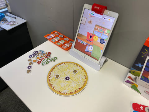 iPadで“フィジタル”な学びを体験できるスマートトイに3歳と6歳が