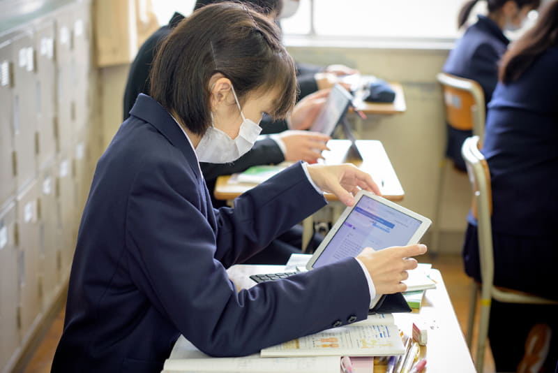 茨城県立下館第一高等学校では、生徒全員が「ブリタニカ・オンライン中高生版」を使用できる