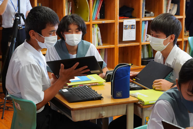 お天気コーナーは誰に向けて発信するのか、グループで考える