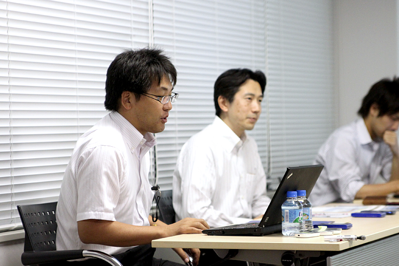 ディスカッションを行うケータイ Watch編集長の湯野康隆氏