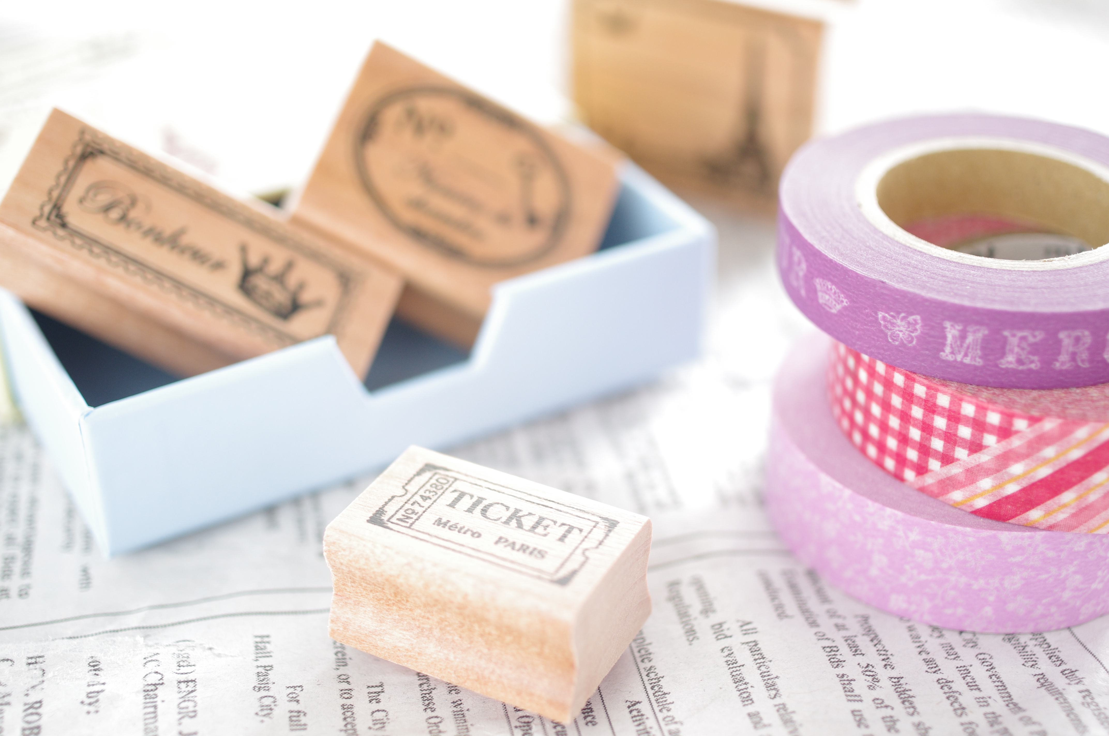 +2.0EV「TICKET」の文字はほぼ読めなくなり、全体にのっぺりとしてしまいました