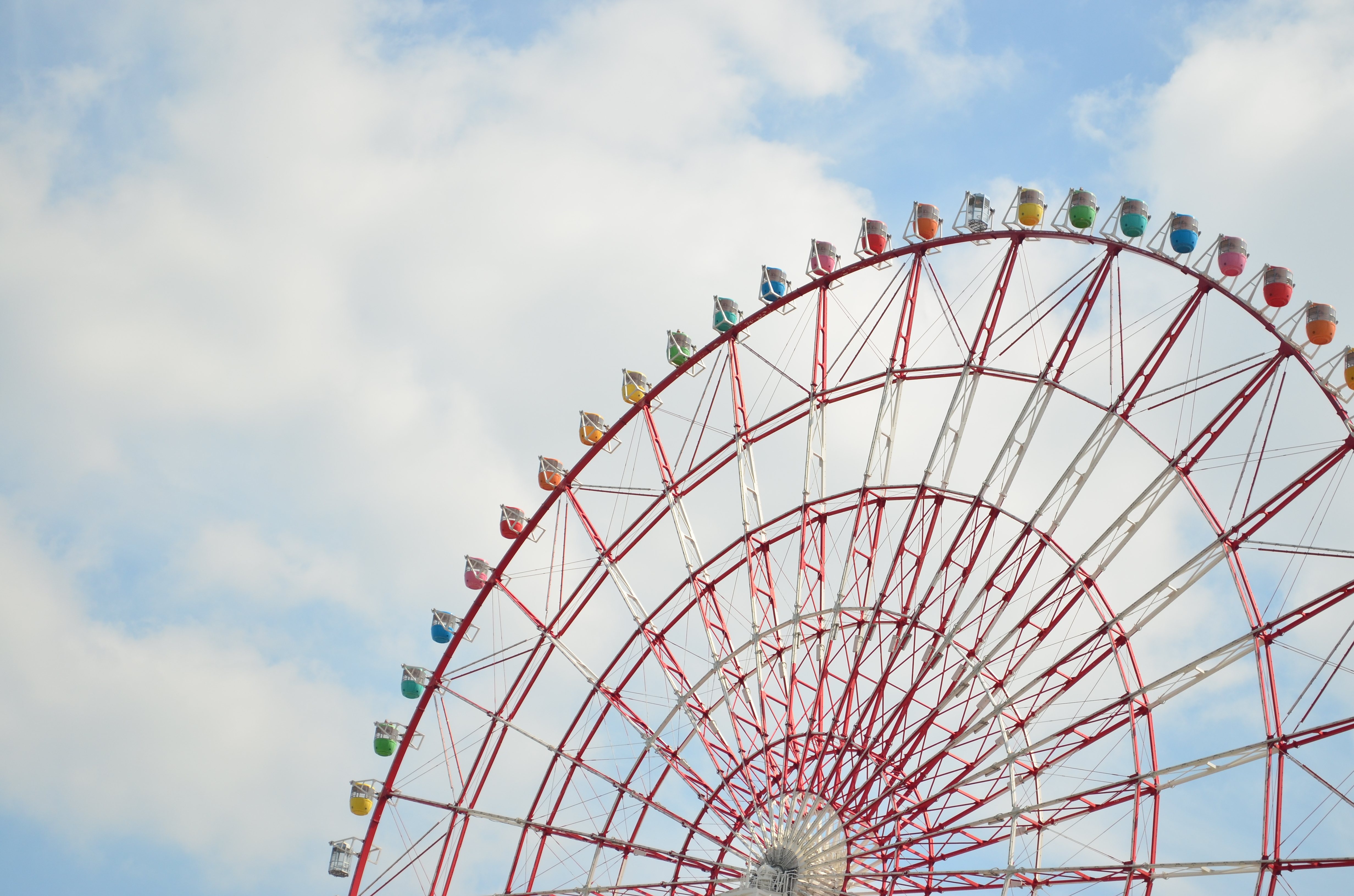 望遠端（焦点距離55mm）でその場から撮影■絞り優先ＡＥ（Ｆ5.6）/ISO200/WBオート/+1.0EV/ピクチャーコントロール：ビビッドその場から望遠ズームで撮ってみたけど、なんだか面白味のない写真に…。