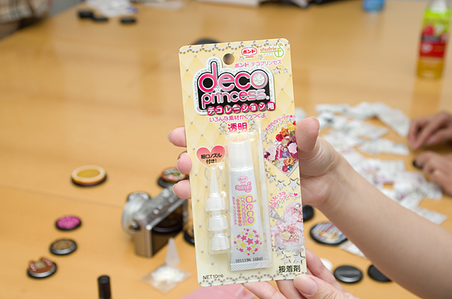 高宮葵秘密道具のひとつ、デコレーション用接着剤〜