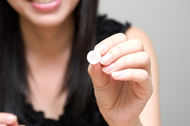 基本的に接着剤にノズルをつけて作業。このノズルはすぐに詰まってしまうのが困りもの