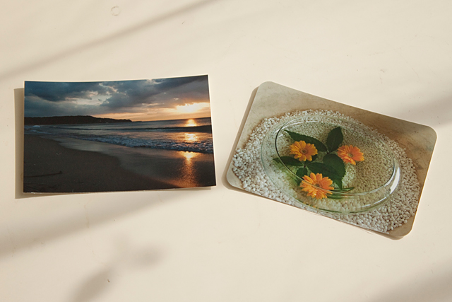 四隅が四角いままだと「写真」、角丸になると「カード」の雰囲気になります