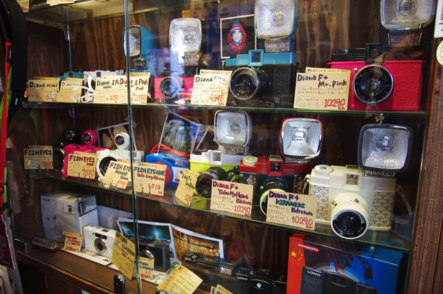 トイカメラやフレーム、アルバムなど、写真を楽しむためのグッズがズラリ。ディスプレイも凝っています