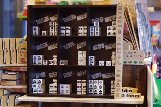 マスキングテープやハンコなど、デコり派（？）にはうれしいグッズも充実