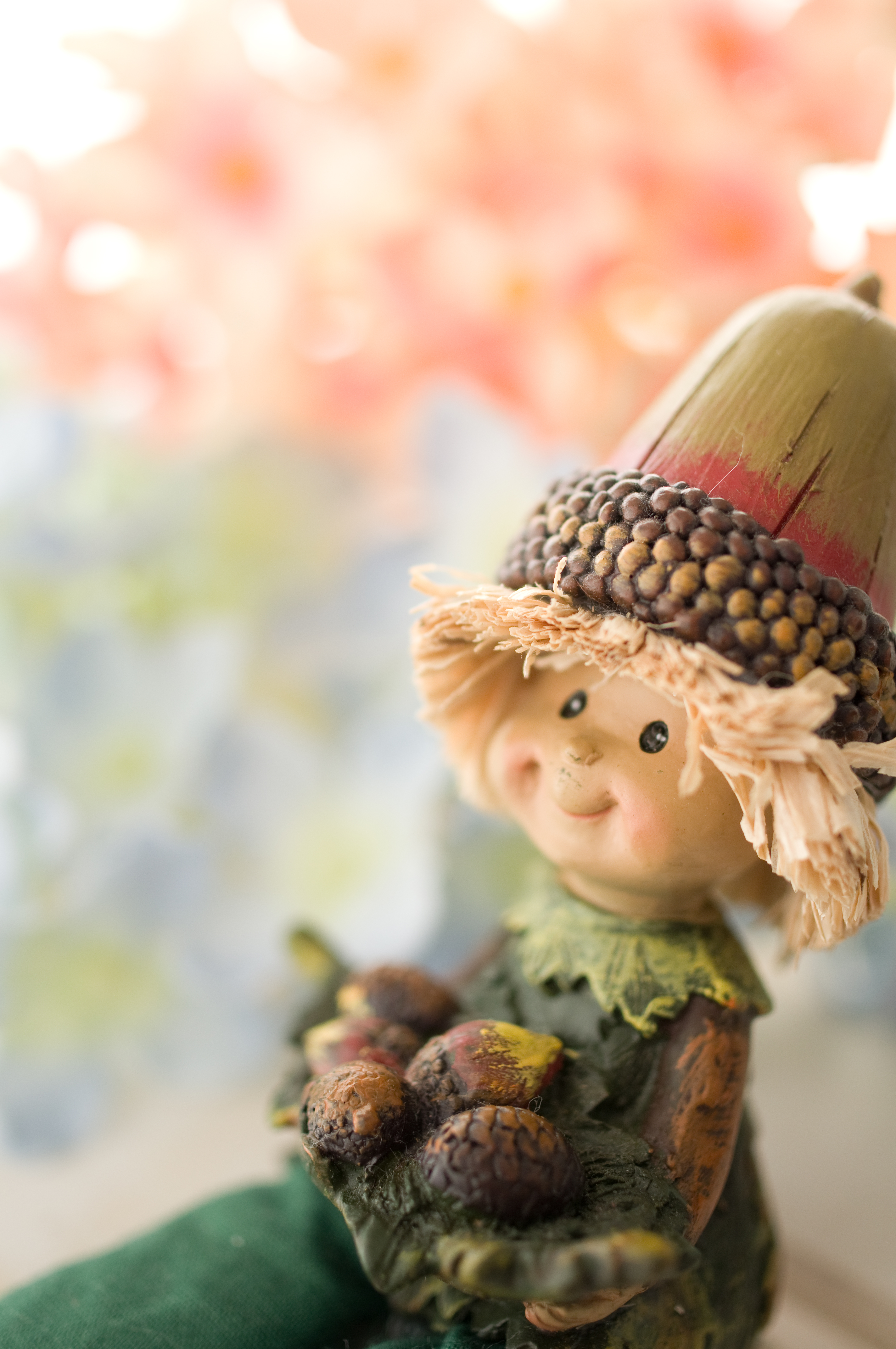 レフ板あり人形の顔が逆光で暗くなってしまったので白レフで前面から光を回して撮影。頬のふっくらとした陰影も出てかわいらしくなりました。