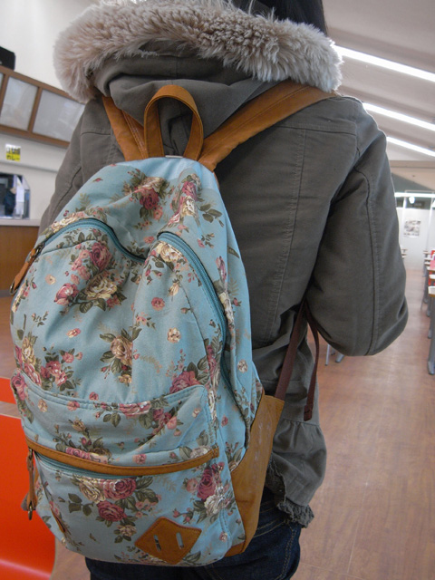 リュックは撮影中も両手が空くのが利点です