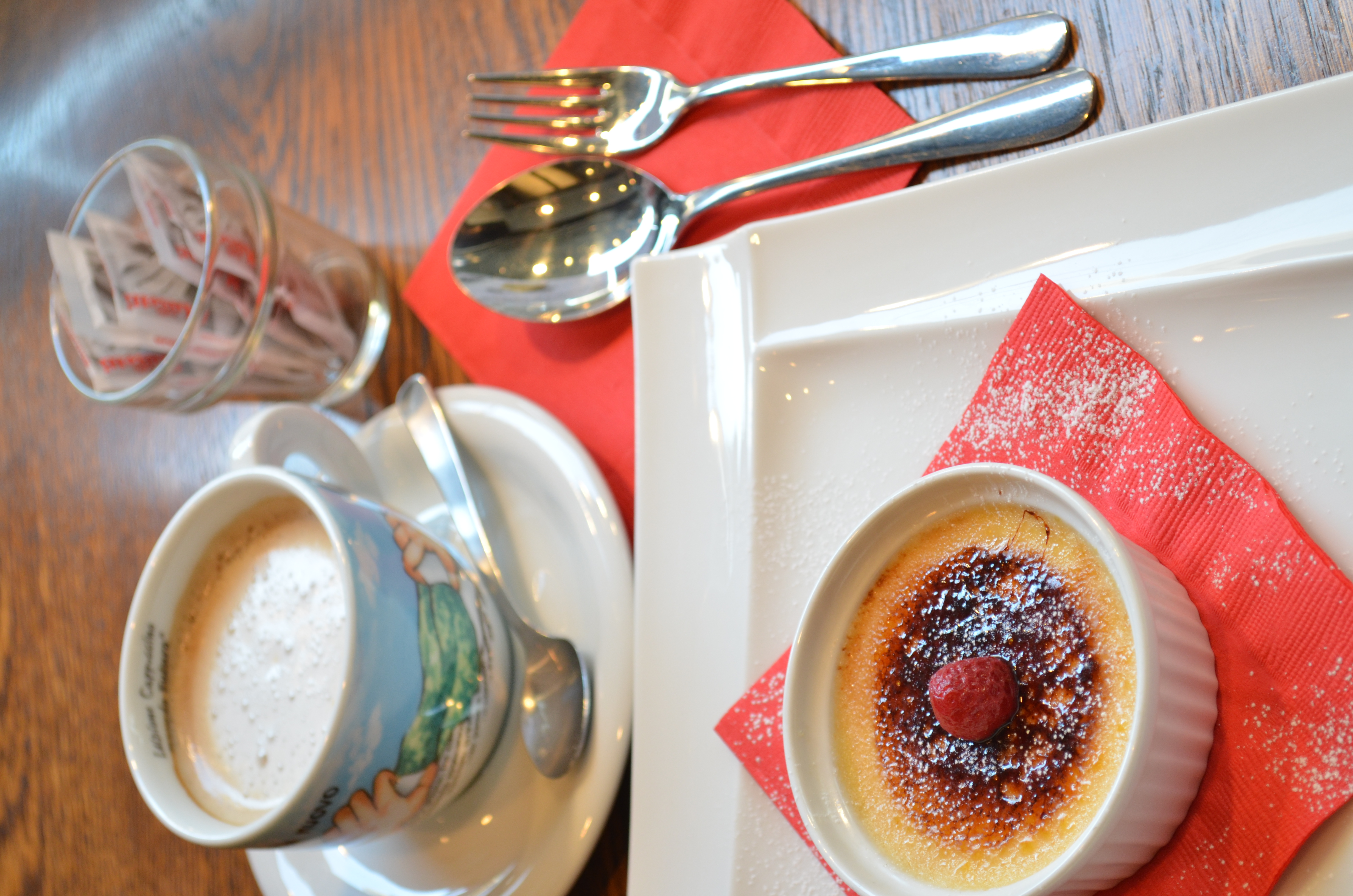 ■絞り優先ＡＥ（F5.6）/ISO400/WBオート/+1.3EV/焦点距離55mm/イタリア風クリームブリュレ