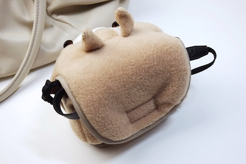 バッグにしまうときは、ネックストラップごと収納すれば邪魔になりにくいです