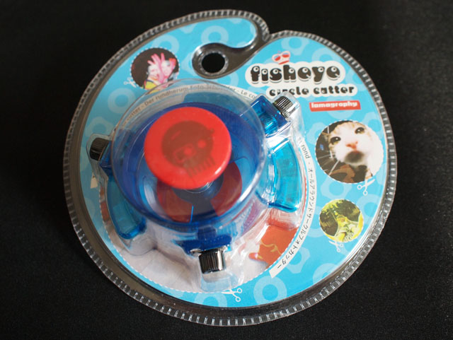 フィッシュアイ・サークルカッターのパッケージ。色合いがポップです