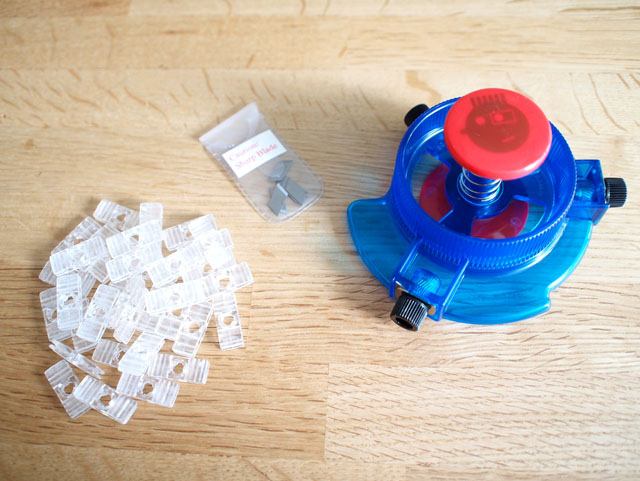 サークルカッター本体と替え刃、Fotoclipsがセットになっています