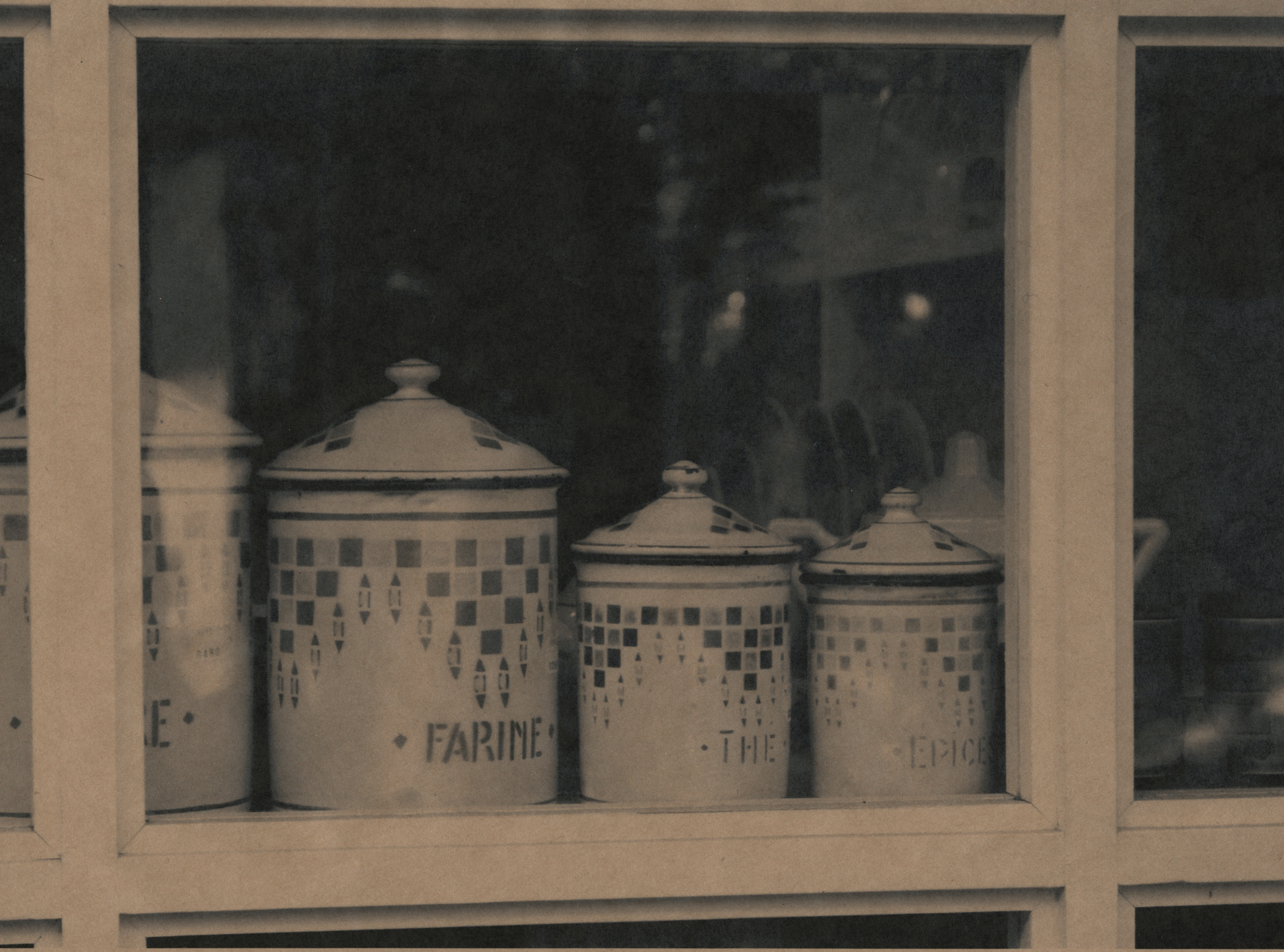 次にフリークラフトペーパーで印刷をしてみました。特に上記のような、モノクロ写真を印刷する時にオススメしたい。フリークラフトペーパーが茶色なので、モノクロ写真になるのではなく、少しセピアっぽくなって、味があるように見え、なかなか面白い。