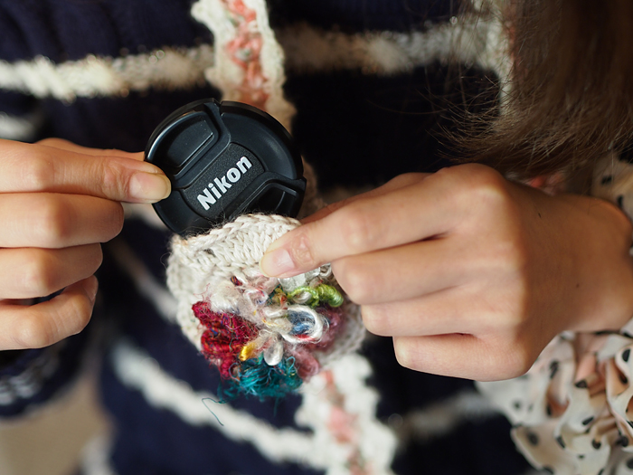 ニコンD5100のキットレンズ（AF-S DX NIKKOR 18-55mm f/3.5-5.6G VR）のキャップがスッポリと入りました。