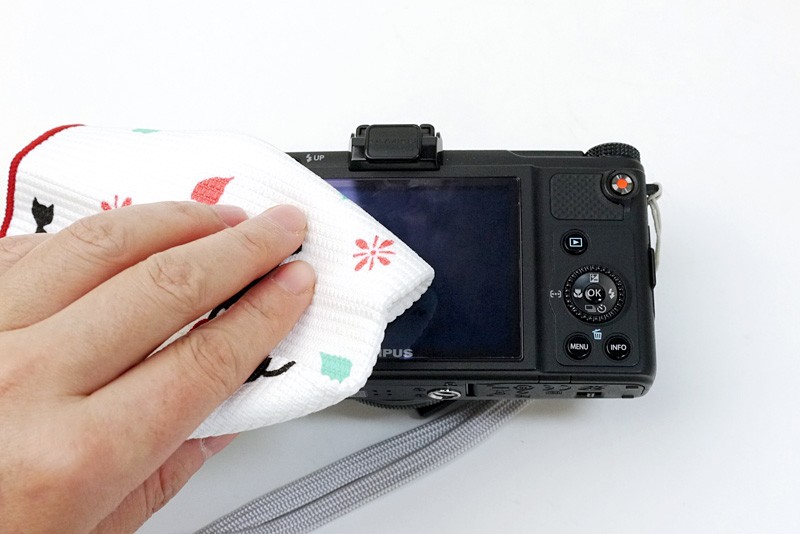 指紋などで汚れた液晶も、大切クロスで綺麗に