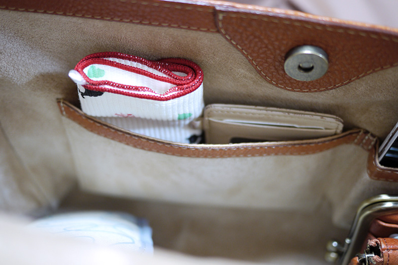 使わないときは、折りたたんでポケットに