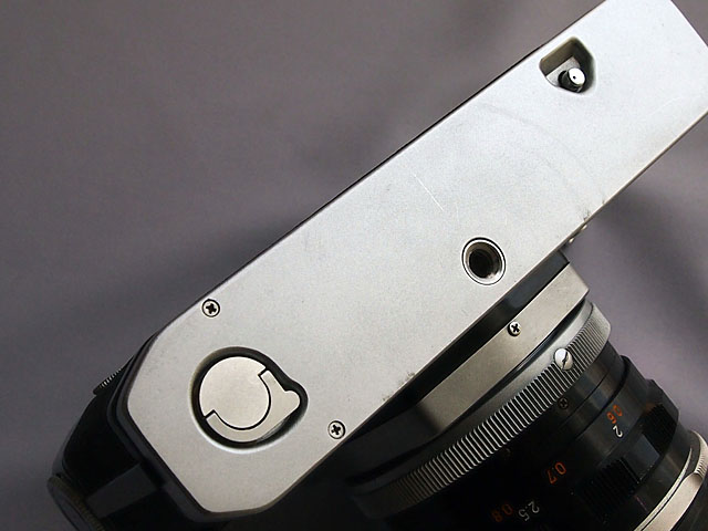 裏面全体を塗りつぶして拭き取った。こすれたキズは直らないが、汚れはキレイに落ちた