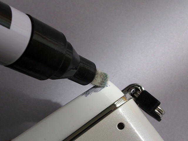 アードクリアで汚れの部分を塗ると、簡単に浮き上がってくる