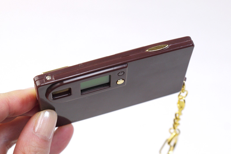 右上についている金色のボタンがシャッター