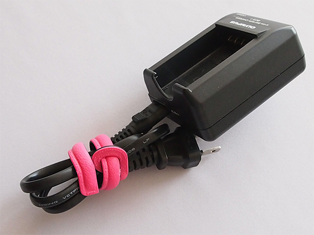 ケーブル類の結束がもっとも基本の使い方。ケーブルの結束はクージェミニのほうがしやすい