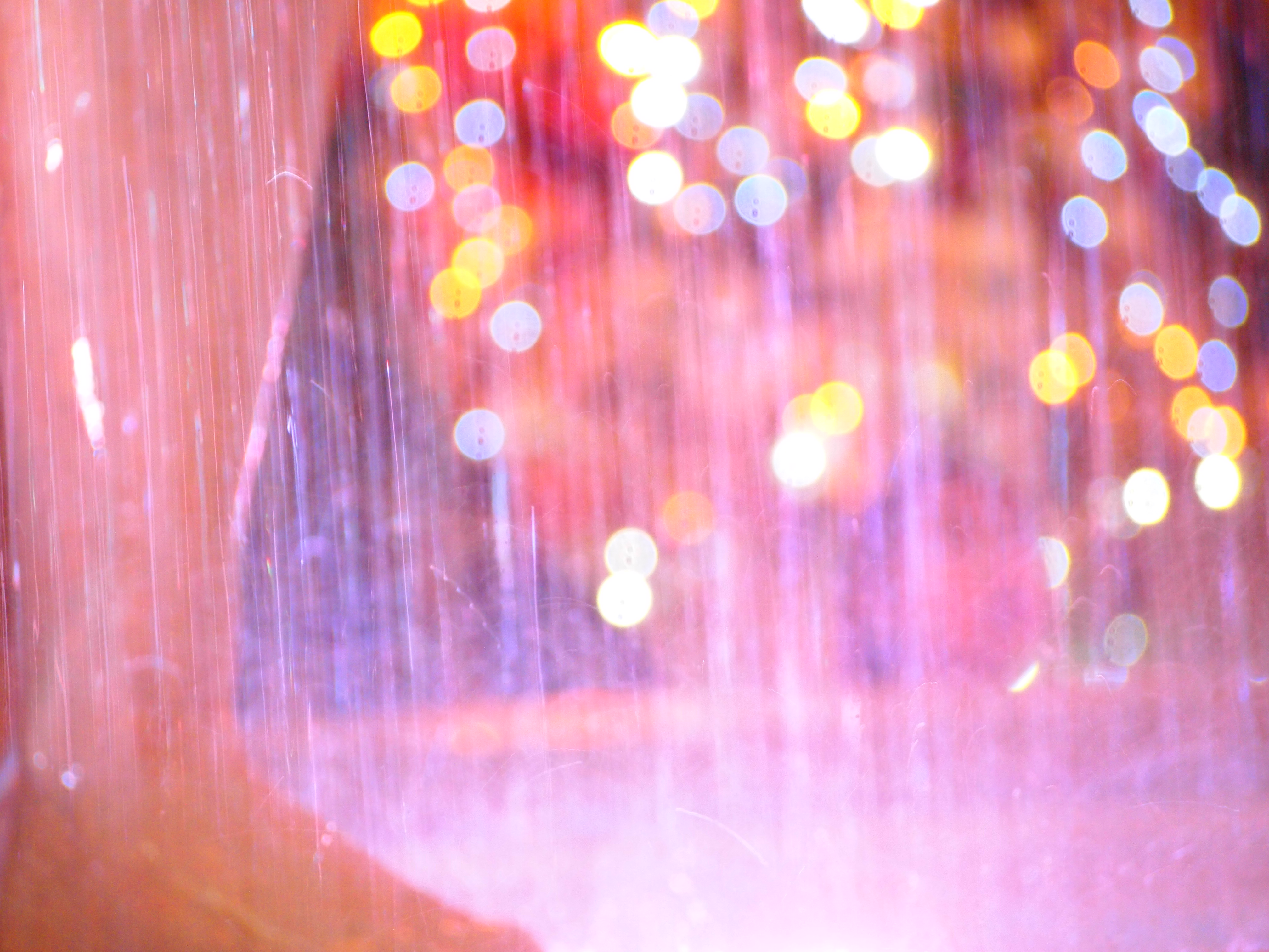 スパンコールのようにも見える丸ボケ