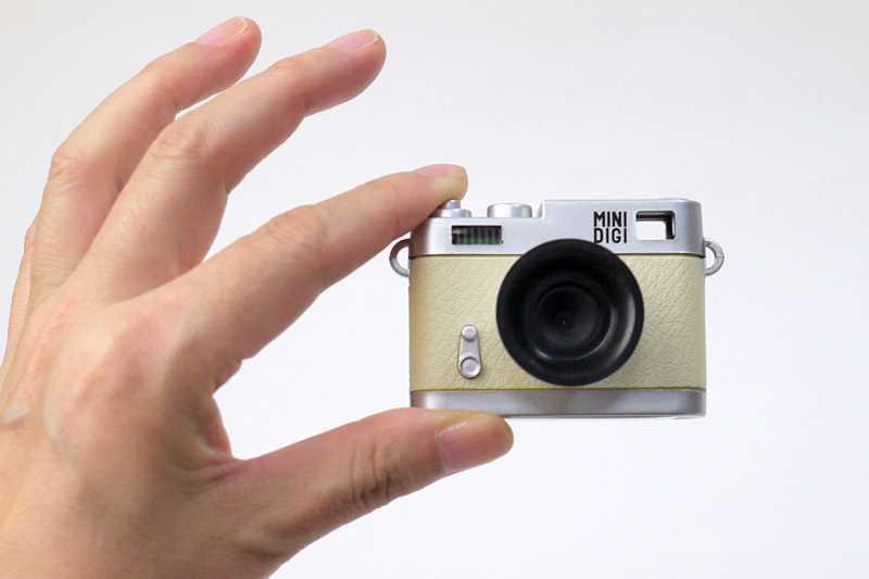 ボディは指でつまめるほど小さくて軽い！