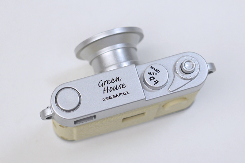 操作できるのは右端のシャッターボタンのみ