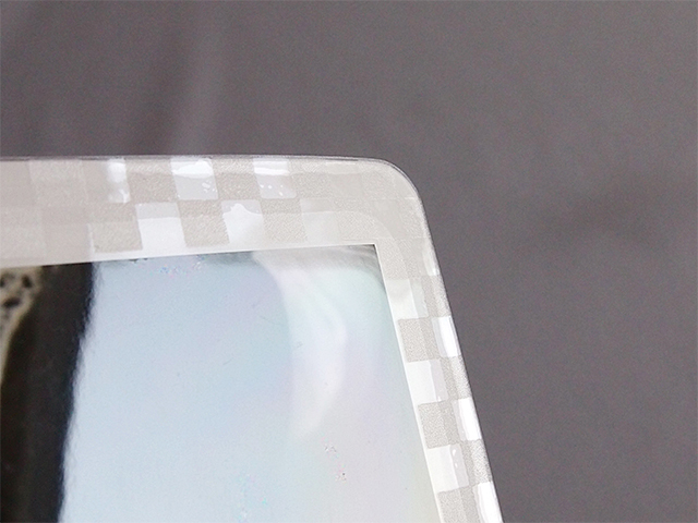 写真自体には貼り付かず、周囲だけが密着して挟み込む