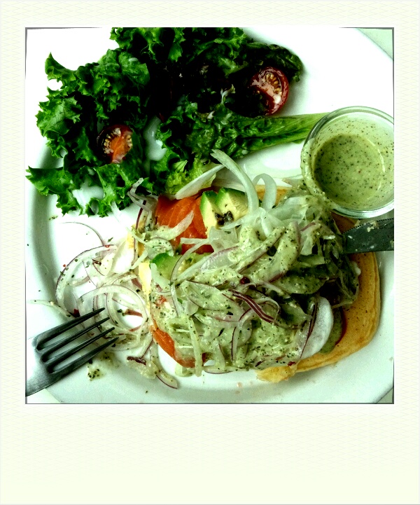 彩度が低めの「BOUR」は、トイカメラ風の色味になるので、どんなものを撮っても個性的でかっこよくなります！