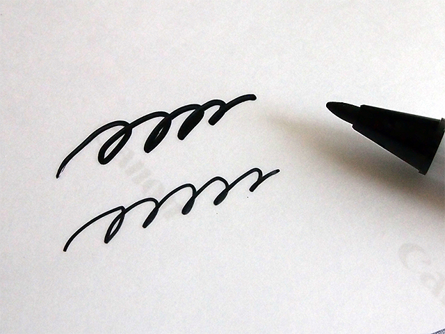 上段が「細」、下段が「極細」の太さ