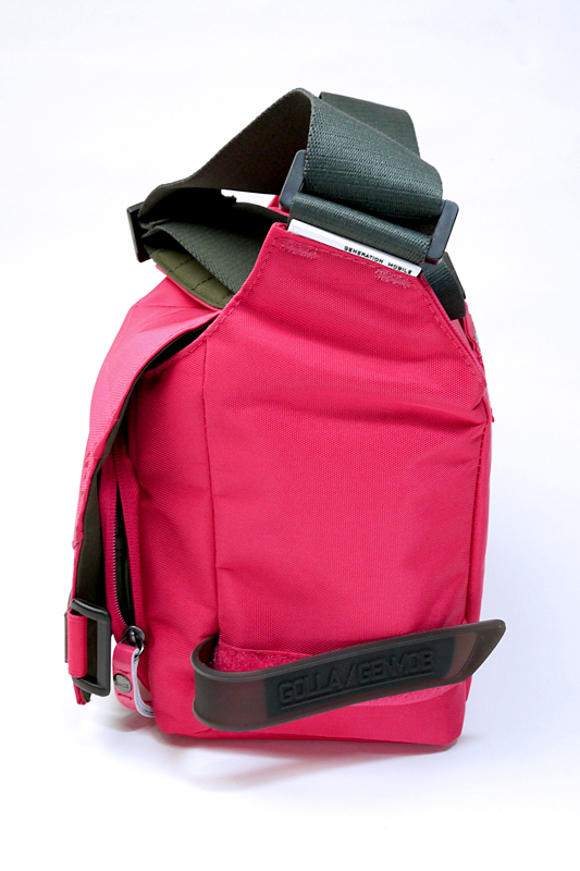 片側の側面にはベルトつき