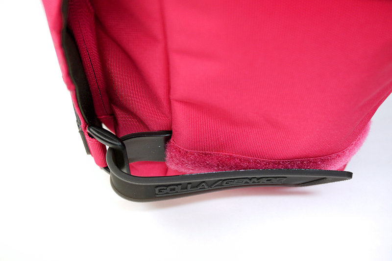 フラップ止めの役割があるようだ