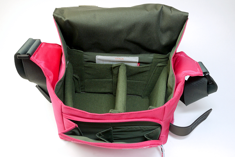 中の様子と、フロントポケット