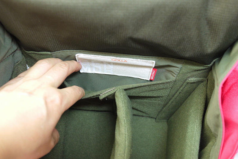 本体にもポケットがついている